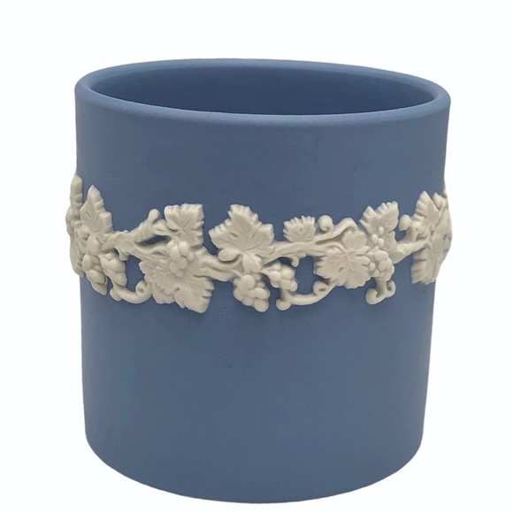 WEDGWOOD VINTAGE JASPERWARE BLUE CIGARETTE HOLDER - Picture 1 of 13